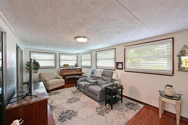 811 ALDERWOOD WAY, Sarasota, FL 34243