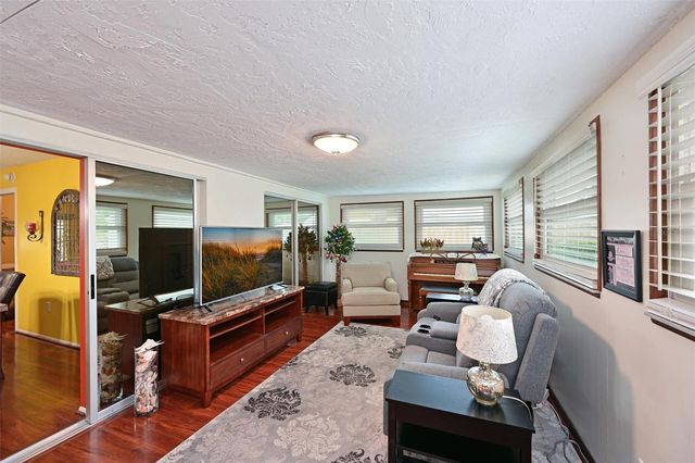 811 ALDERWOOD WAY, Sarasota, FL 34243
