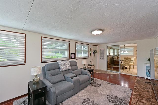 811 ALDERWOOD WAY, Sarasota, FL 34243
