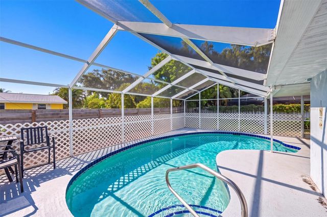 811 ALDERWOOD WAY, Sarasota, FL 34243