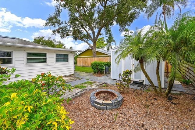 811 ALDERWOOD WAY, Sarasota, FL 34243