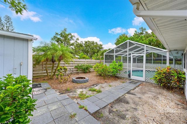 811 ALDERWOOD WAY, Sarasota, FL 34243