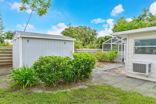 811 ALDERWOOD WAY, Sarasota, FL 34243
