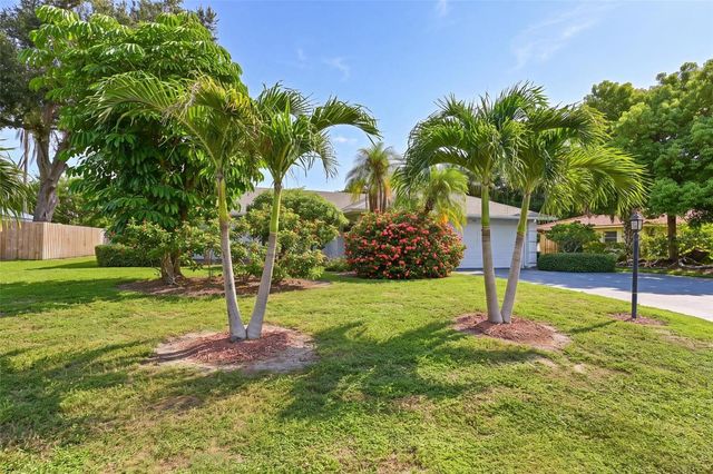 811 ALDERWOOD WAY, Sarasota, FL 34243