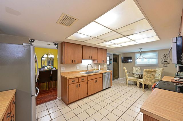 811 ALDERWOOD WAY, Sarasota, FL 34243