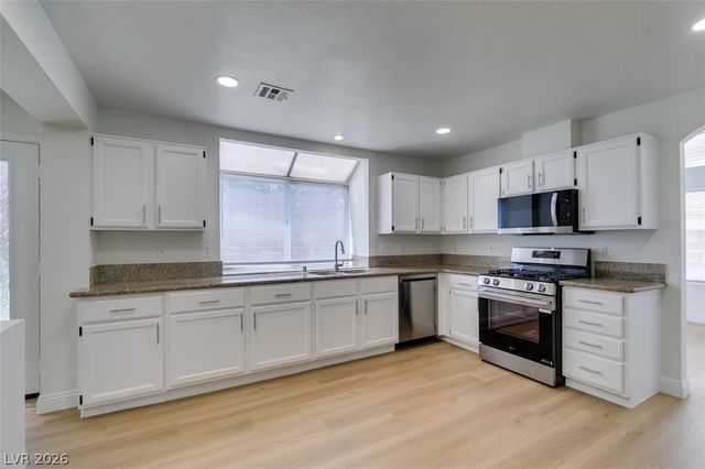 2113 Desert Peak Road, Las Vegas, NV 89134
