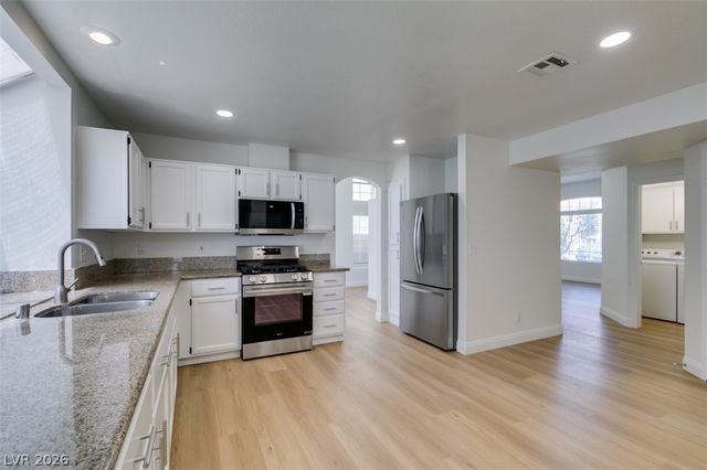 2113 Desert Peak Road, Las Vegas, NV 89134