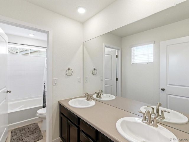 1006 S Eaton Park Ct, Aurora, CO 80018