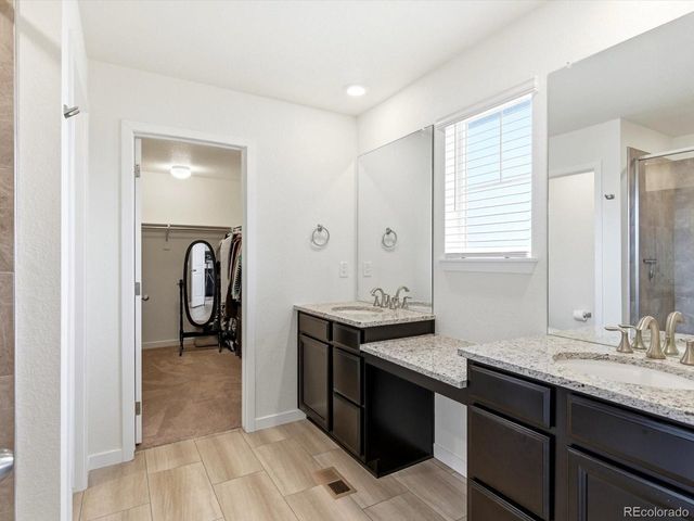 1006 S Eaton Park Ct, Aurora, CO 80018