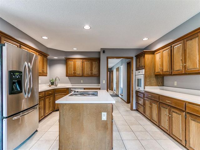 912 Stonehenge Drive, Edmond, OK 73034