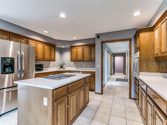 912 Stonehenge Drive, Edmond, OK 73034