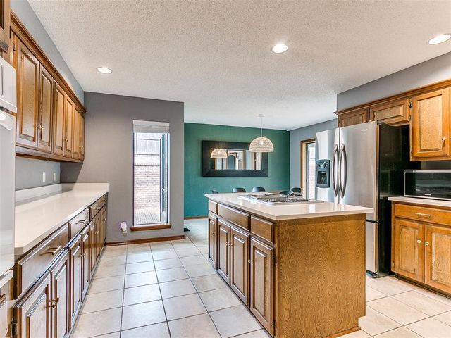 912 Stonehenge Drive, Edmond, OK 73034