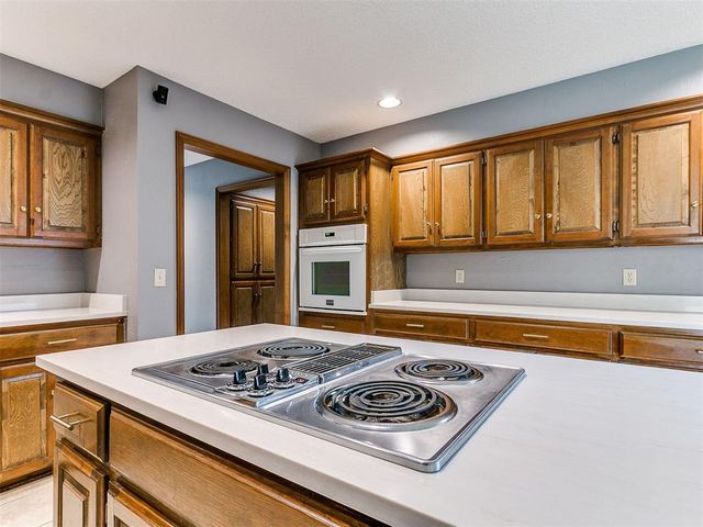 912 Stonehenge Drive, Edmond, OK 73034