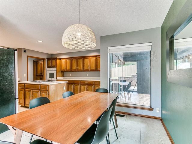 912 Stonehenge Drive, Edmond, OK 73034