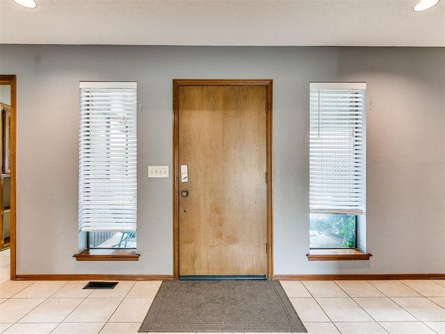 912 Stonehenge Drive, Edmond, OK 73034