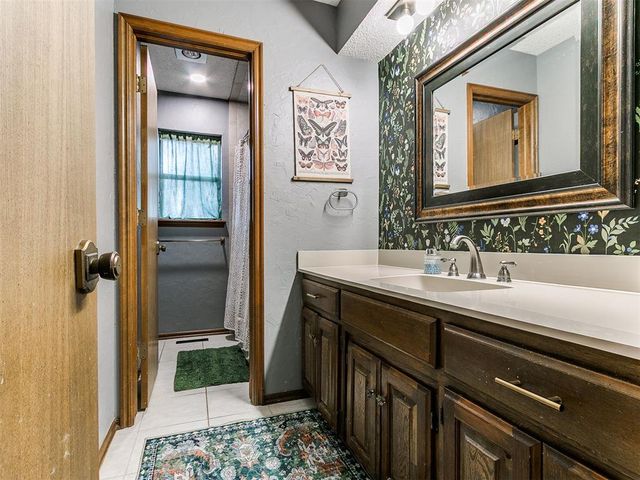 912 Stonehenge Drive, Edmond, OK 73034