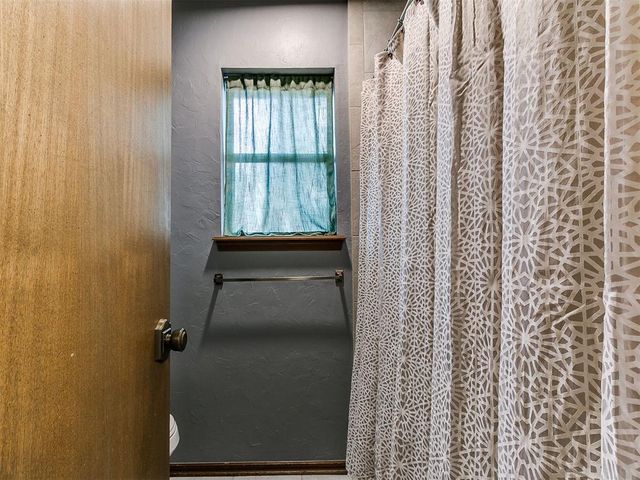 912 Stonehenge Drive, Edmond, OK 73034