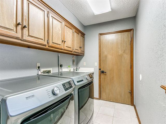 912 Stonehenge Drive, Edmond, OK 73034