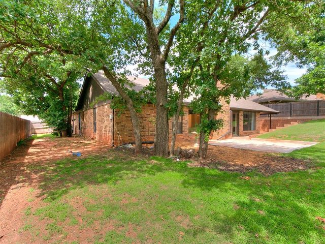 912 Stonehenge Drive, Edmond, OK 73034