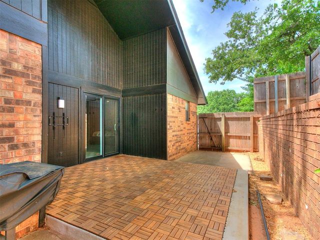 912 Stonehenge Drive, Edmond, OK 73034