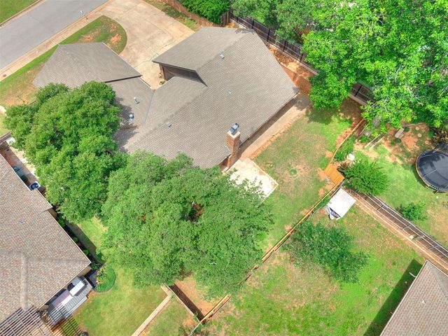 912 Stonehenge Drive, Edmond, OK 73034
