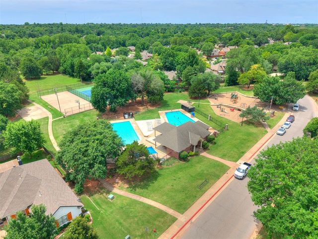 912 Stonehenge Drive, Edmond, OK 73034