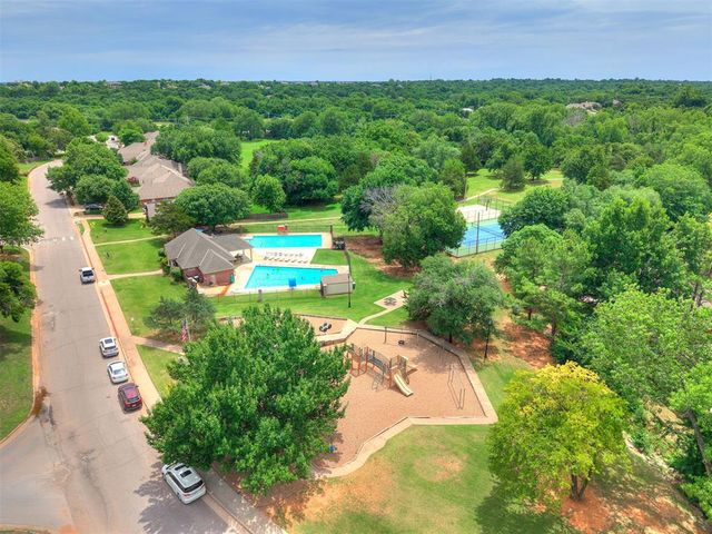 912 Stonehenge Drive, Edmond, OK 73034
