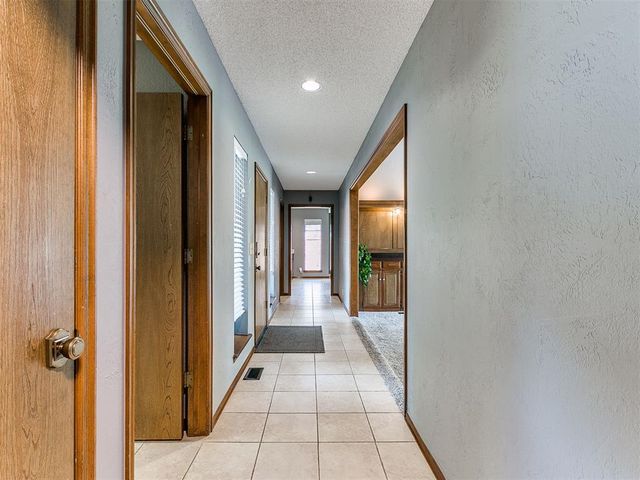 912 Stonehenge Drive, Edmond, OK 73034