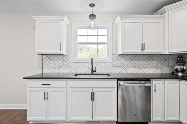 2265 Mockingbird Hill Rd, Palmyra, TN 37142