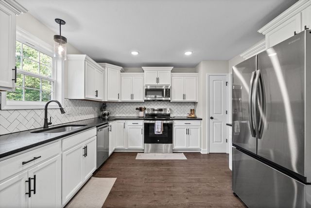 2265 Mockingbird Hill Rd, Palmyra, TN 37142