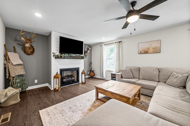 2265 Mockingbird Hill Rd, Palmyra, TN 37142