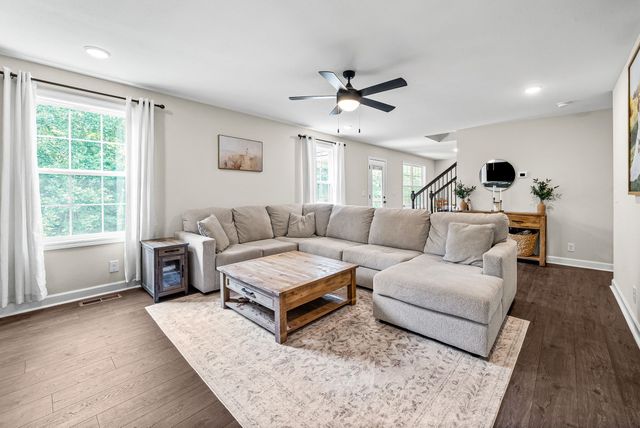 2265 Mockingbird Hill Rd, Palmyra, TN 37142