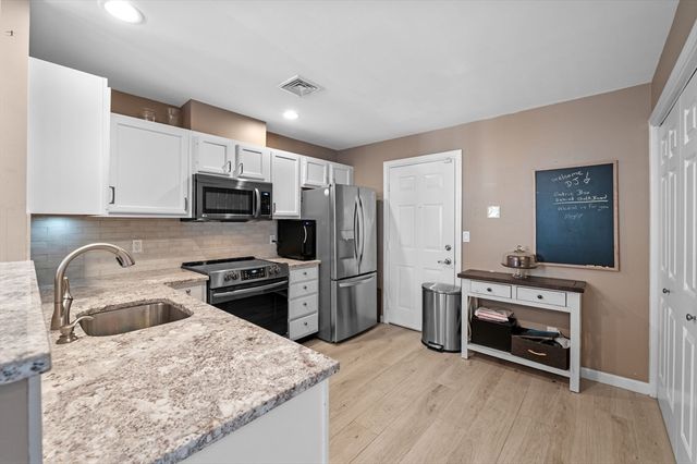 709 Gazebo Cir 709, Reading, MA 01867