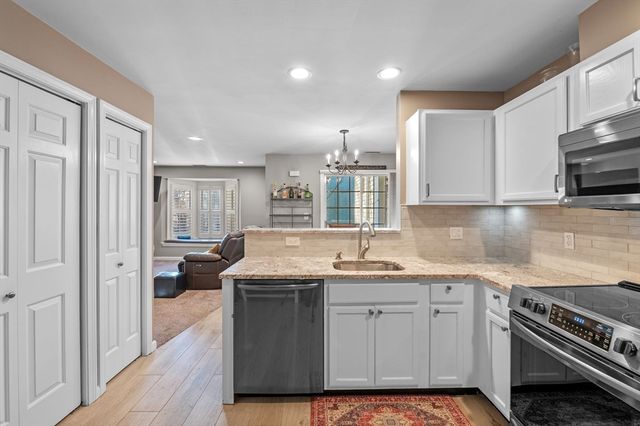 709 Gazebo Cir 709, Reading, MA 01867