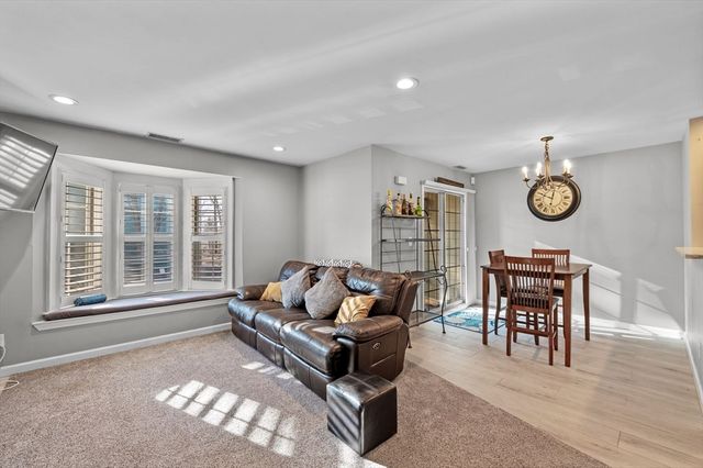 709 Gazebo Cir 709, Reading, MA 01867