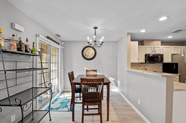 709 Gazebo Cir 709, Reading, MA 01867