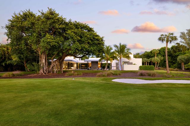 12 N Beach Road, Jupiter Island, FL 33455