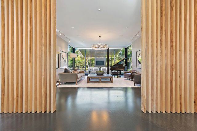 12 N Beach Road, Jupiter Island, FL 33455