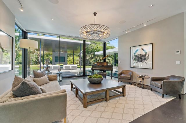 12 N Beach Road, Jupiter Island, FL 33455