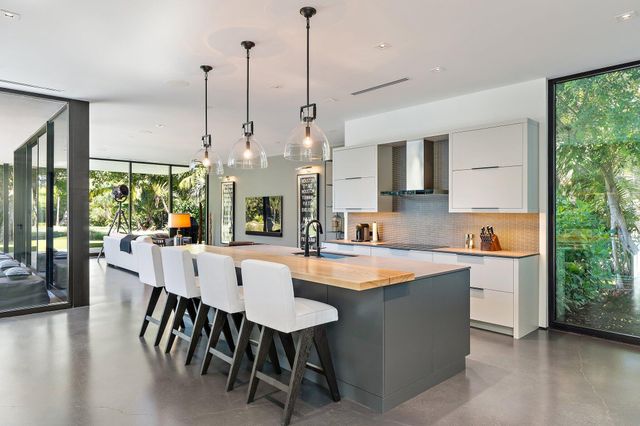 12 N Beach Road, Jupiter Island, FL 33455