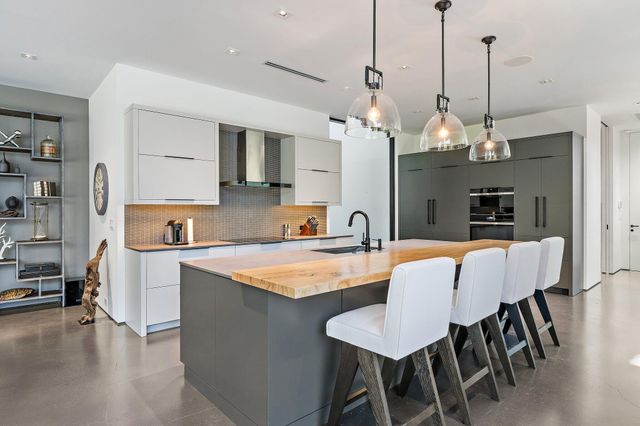 12 N Beach Road, Jupiter Island, FL 33455