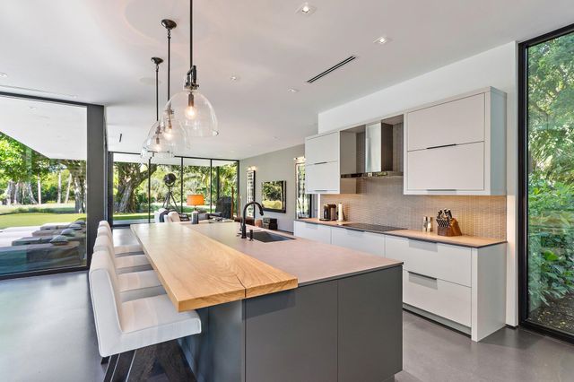 12 N Beach Road, Jupiter Island, FL 33455