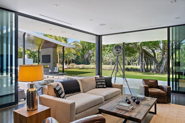 12 N Beach Road, Jupiter Island, FL 33455