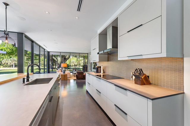 12 N Beach Road, Jupiter Island, FL 33455