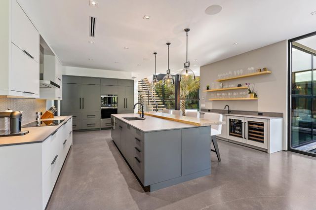 12 N Beach Road, Jupiter Island, FL 33455