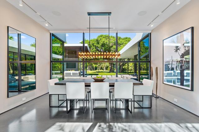 12 N Beach Road, Jupiter Island, FL 33455