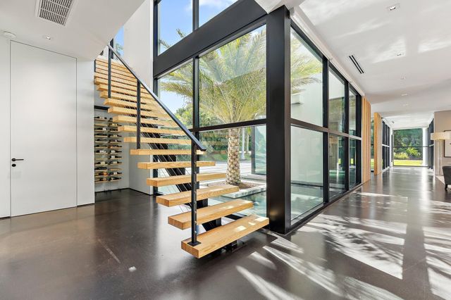 12 N Beach Road, Jupiter Island, FL 33455