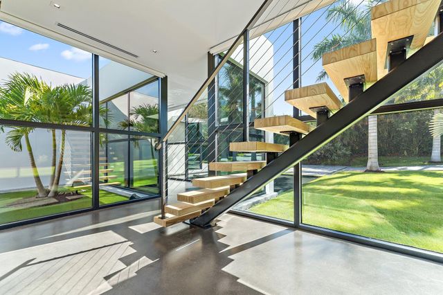 12 N Beach Road, Jupiter Island, FL 33455