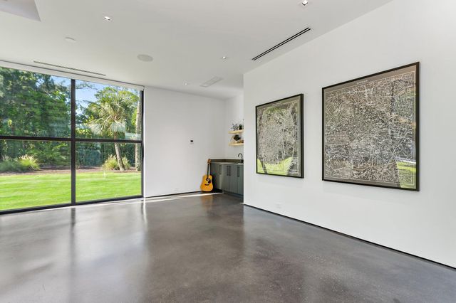 12 N Beach Road, Jupiter Island, FL 33455