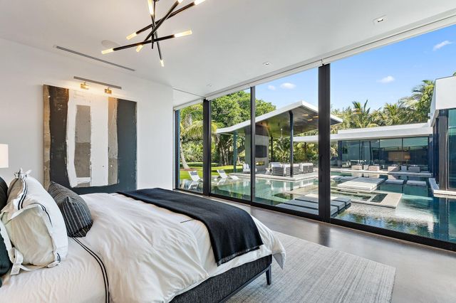 12 N Beach Road, Jupiter Island, FL 33455